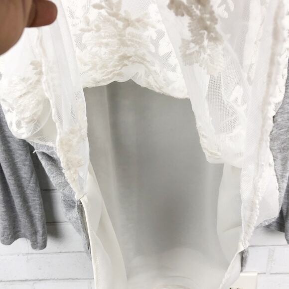Xhilaration Embroidered Lace Front Long Sleeve Blouse in Gray Cream Size Medium - Picture 6 of 8